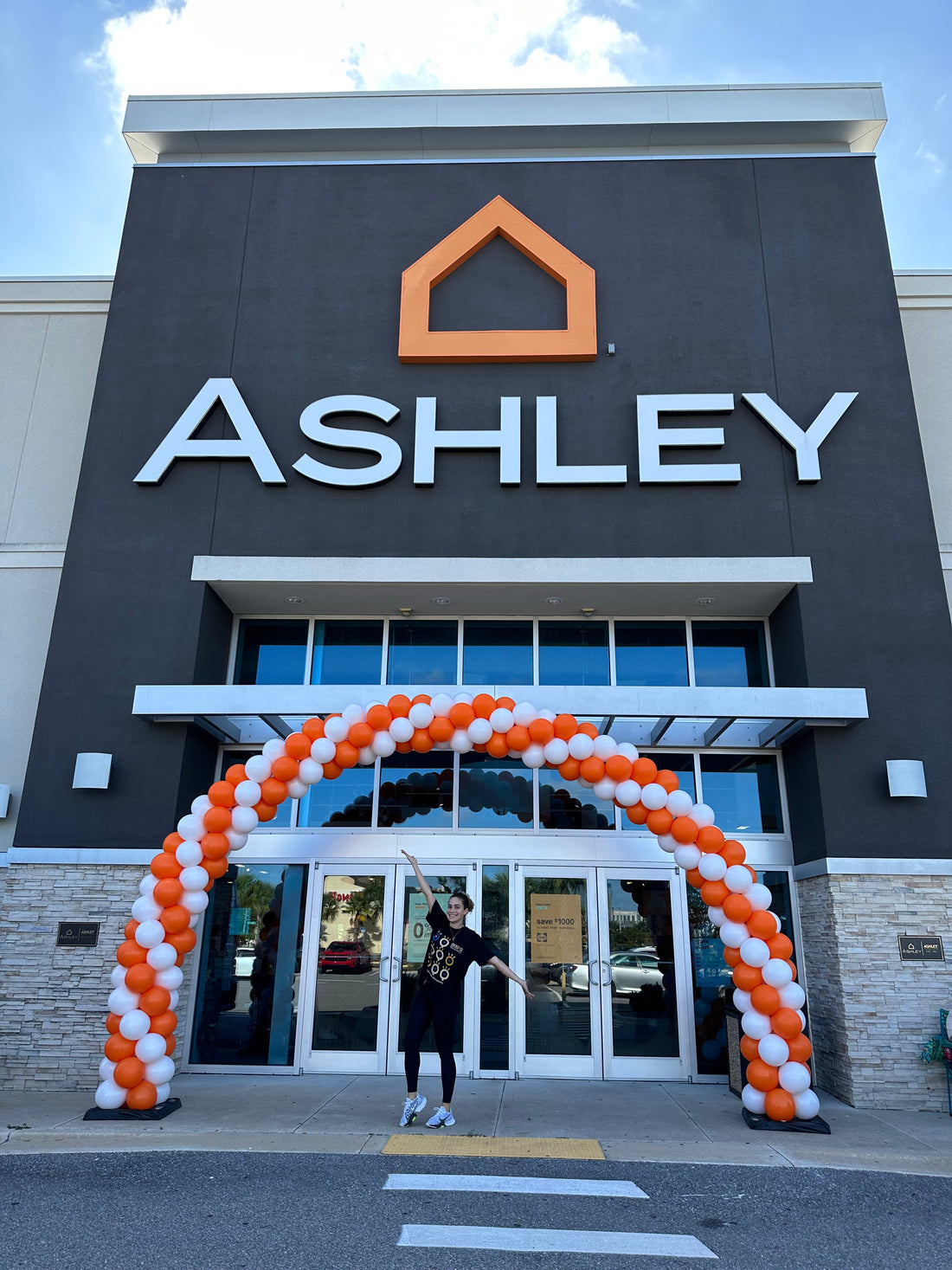 Grand Opening Balloon Decorations in Tampa, FL: How Balloon Installations Drive Attention & Foot Traffic