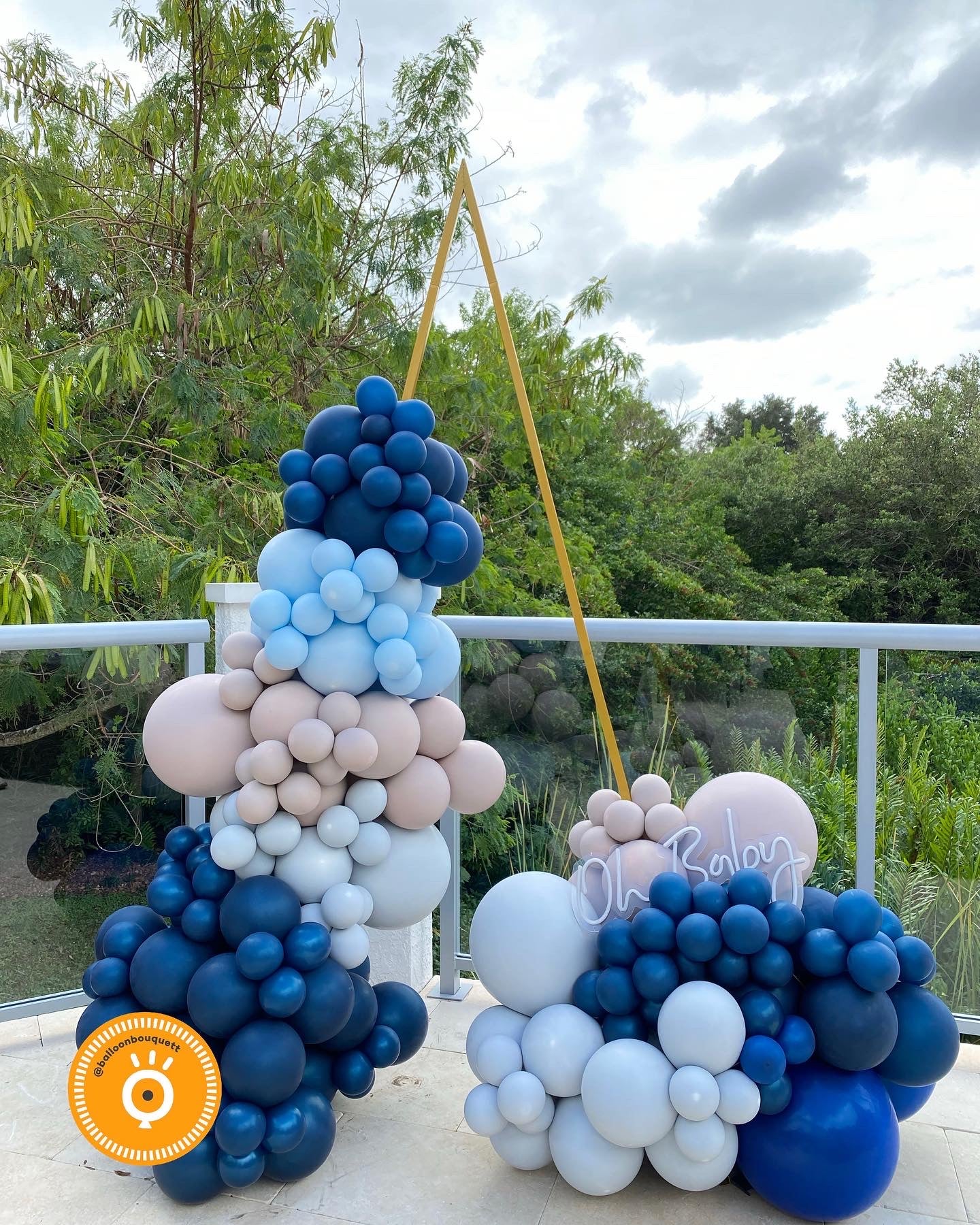 Large Triangle Balloon Decor | Balloon Arrangement Delivery ...